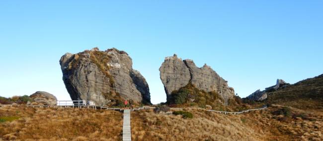 Rocky tors and boardwalk on Hump Ridge above Okaka Lodge | Sandra Appleby